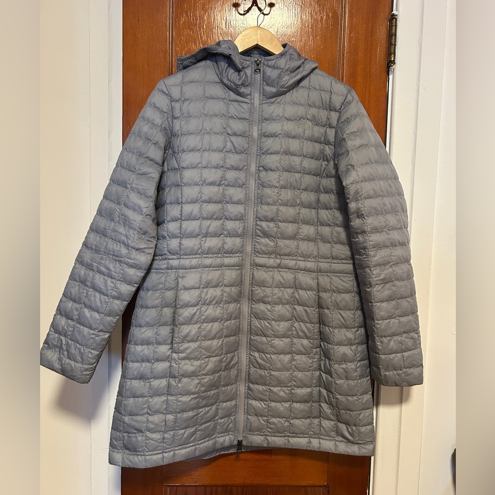 Women’s North face lightweight puffer coat